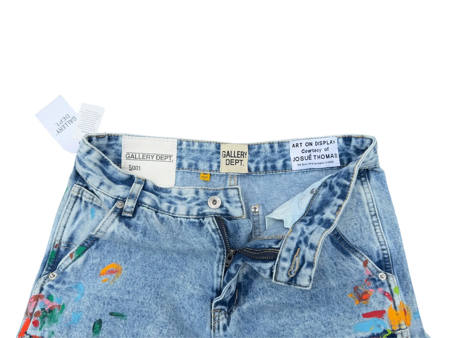 P250💰G94 GALLERY DEPT. Spliced ​​patches, ink-splashed denim bell-bottoms, washed distressed patchwork jeans, denim washing factory. During the process, the owner of the washing factory helped introduce a boss who once worked at Levi's OEM factory and then started his own business. This also paved the way for the following styles. Therefore, Levi's remodeled single product for the base plate is really familiar. Whether it is the fabrics supplied or the lathes used in production, there is nothing to choose from. -Color: blue -Number of codes: 28 30 32 34 36